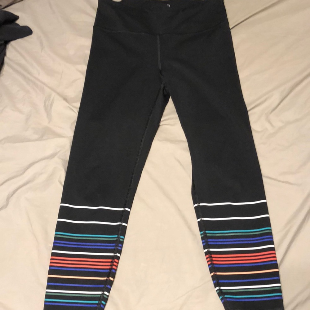 Like new Gap fit blackout technology size small leggings super cute